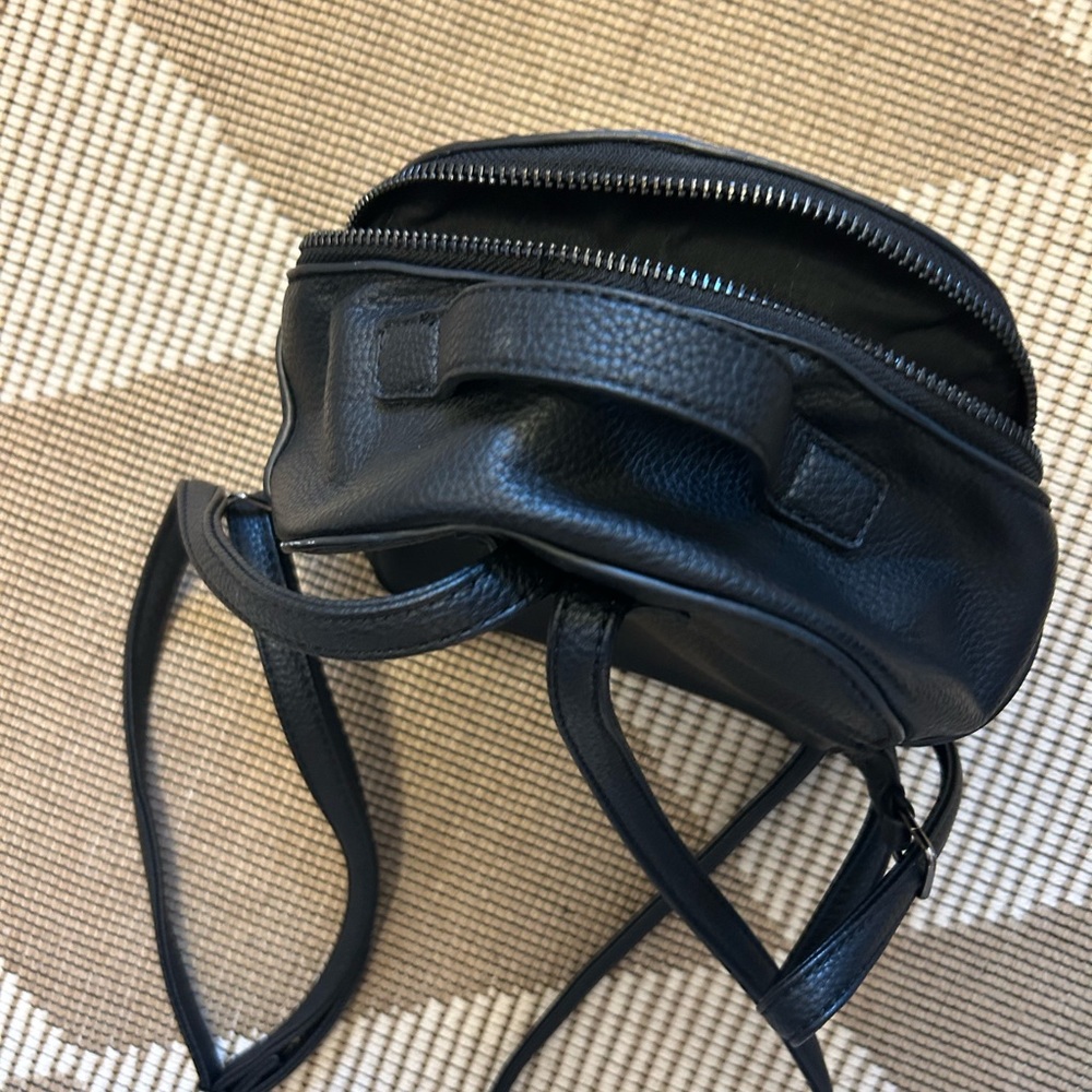 Mini black leather backpack/purse - Picture 3 of 5